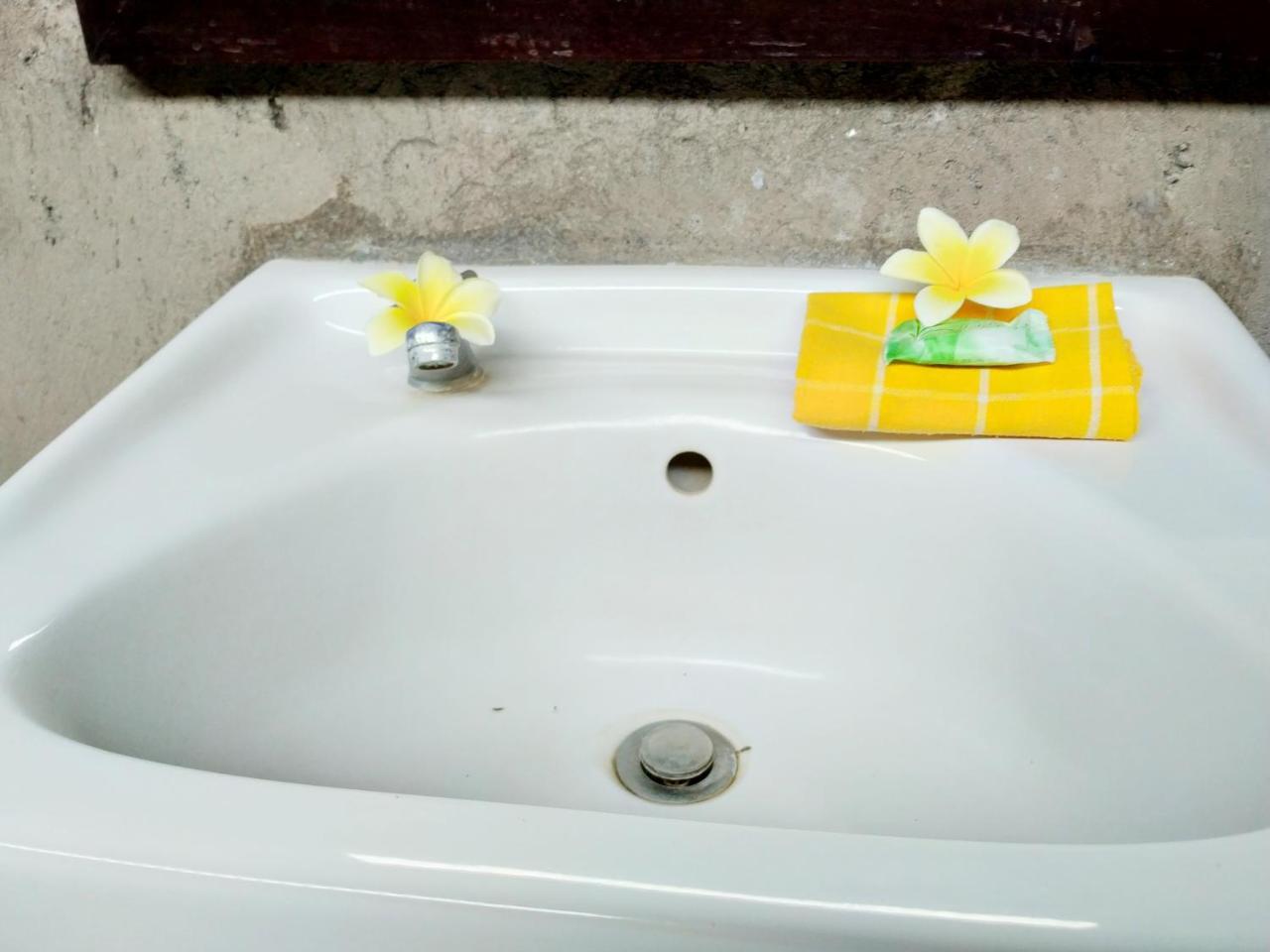 Angga Guest House เปมูเตรัน ภายนอก รูปภาพ