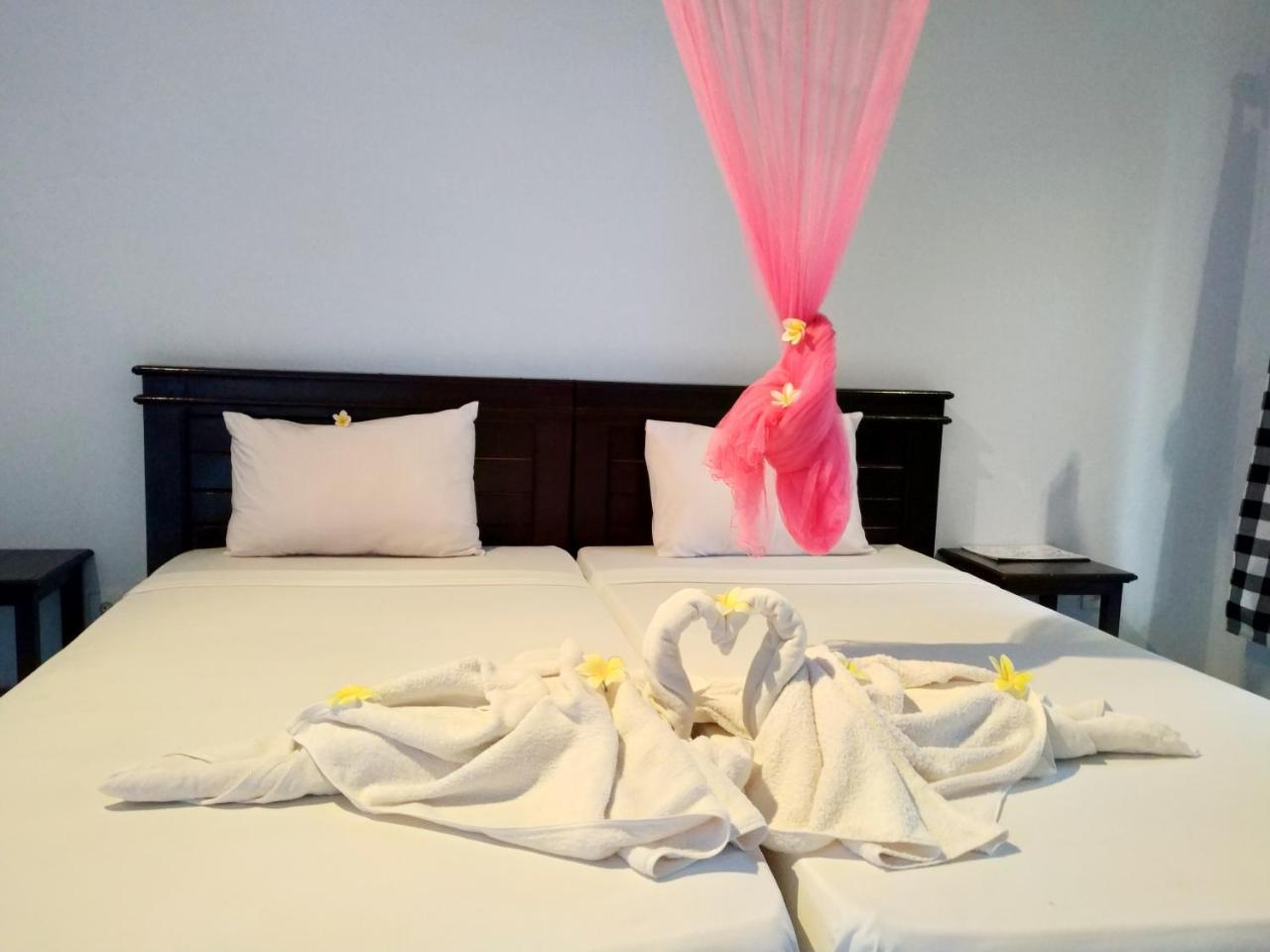 Angga Guest House เปมูเตรัน ภายนอก รูปภาพ